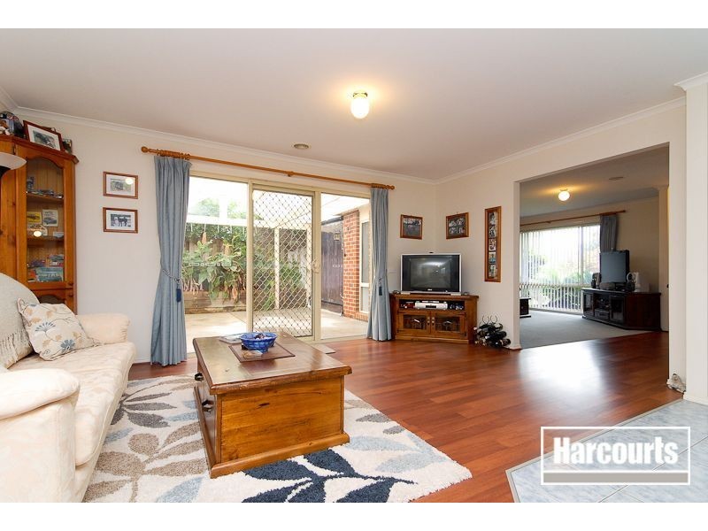 11 Ross Crescent, Skye VIC 3977