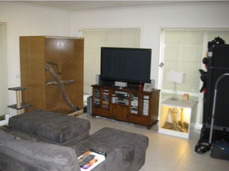 2/32 Lats Avenue, Carrum Downs VIC 3201