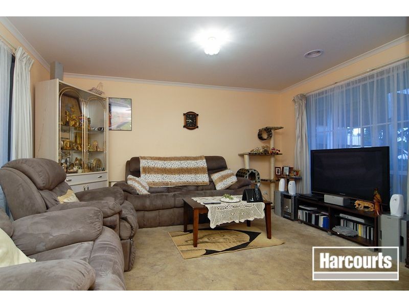 19 Darnley Drive, Skye VIC 3977