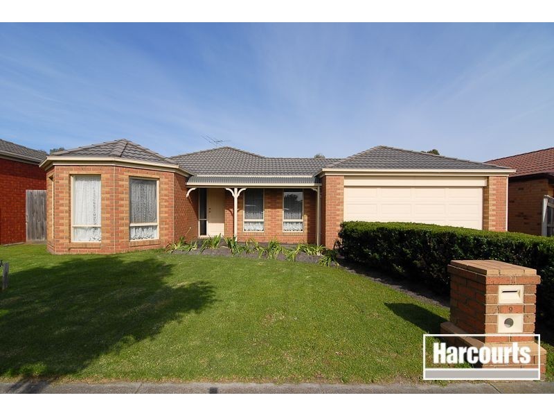 9 Delatite Way, Skye VIC 3977