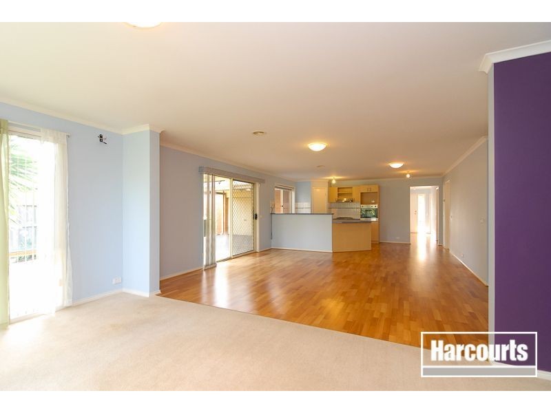 9 Delatite Way, Skye VIC 3977