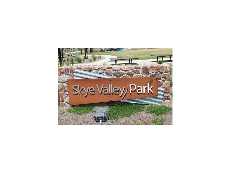27 St Austell Court, Skye VIC 3977