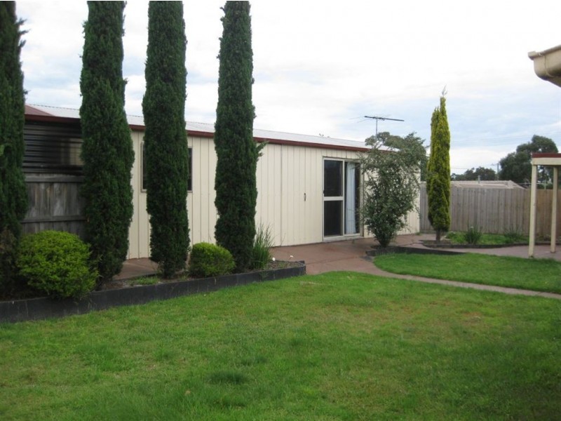 5 Rowellyn Ave, Carrum Downs VIC 3201