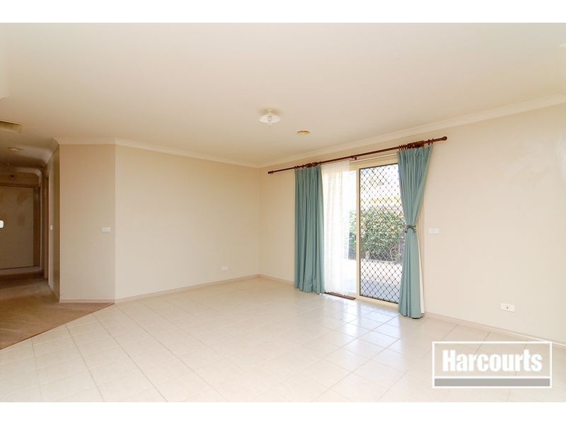 8 Perkins Drive, Carrum Downs VIC 3201