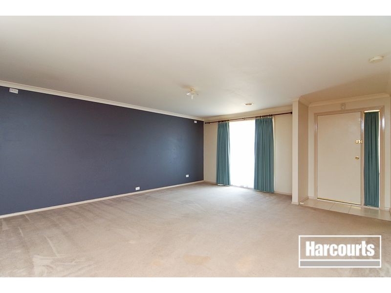 8 Perkins Drive, Carrum Downs VIC 3201