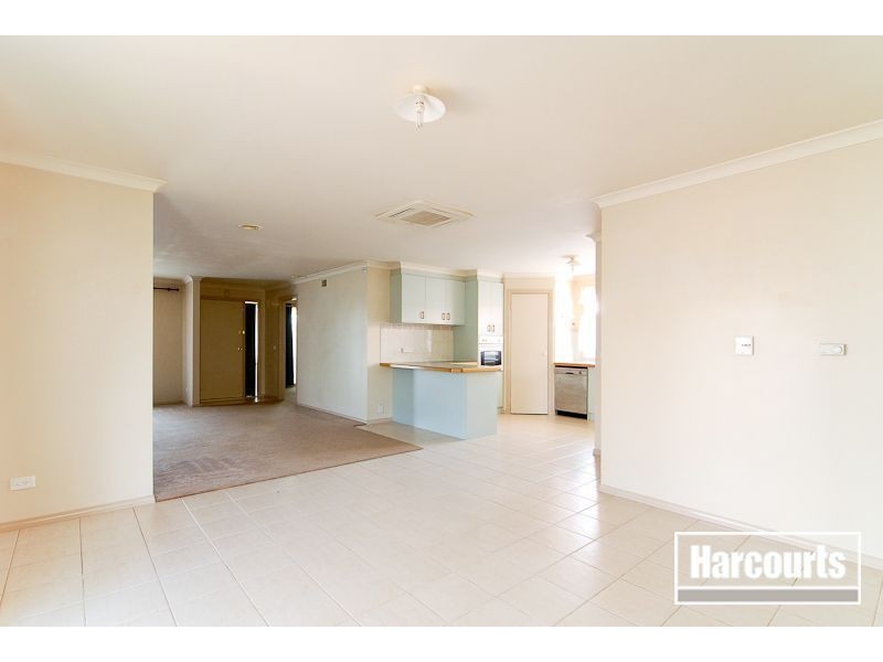 8 Perkins Drive, Carrum Downs VIC 3201