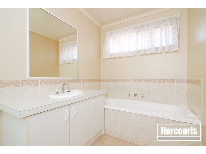 8 Perkins Drive, Carrum Downs VIC 3201