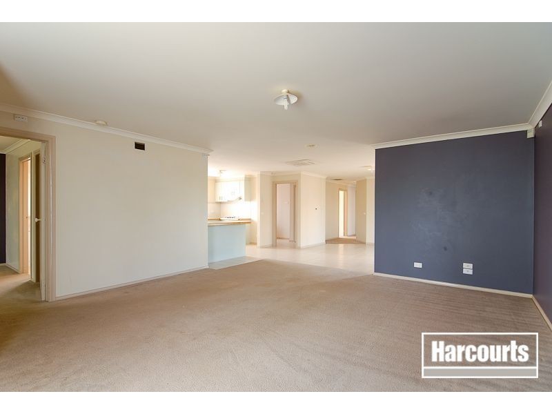 8 Perkins Drive, Carrum Downs VIC 3201
