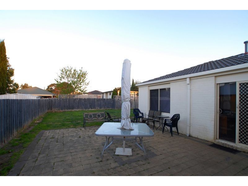 4 Clendon Court, Carrum Downs VIC 3201