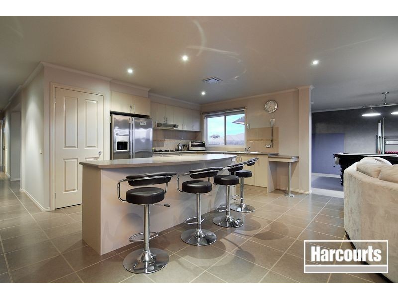 15 Diamond Parade, Skye VIC 3977
