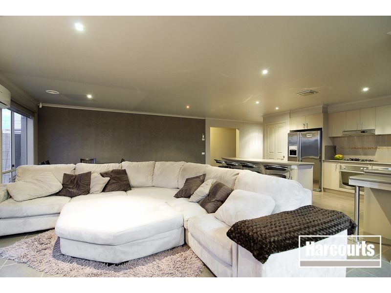 15 Diamond Parade, Skye VIC 3977