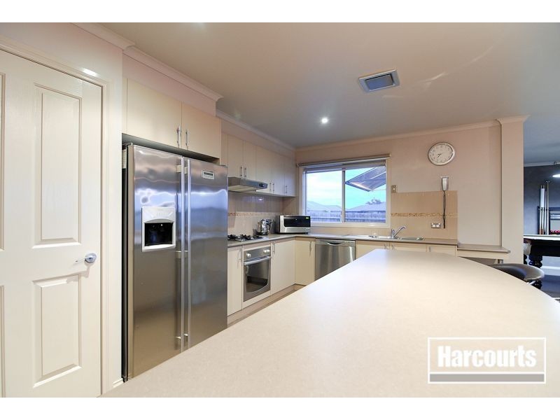 15 Diamond Parade, Skye VIC 3977
