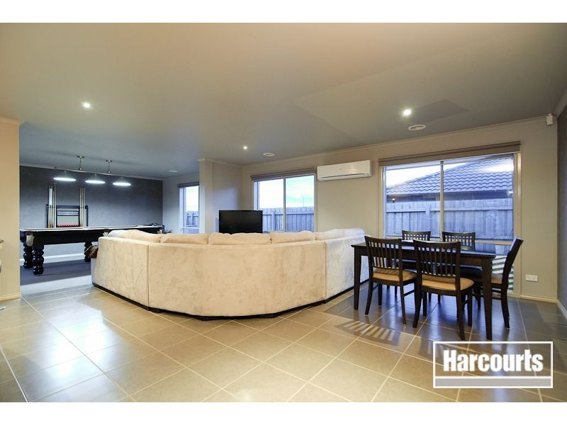 15 Diamond Parade, Skye VIC 3977