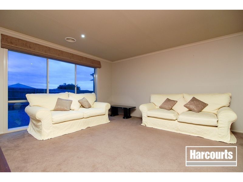15 Diamond Parade, Skye VIC 3977
