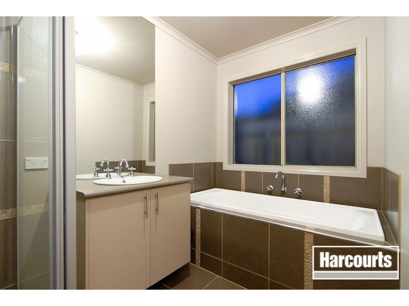 15 Diamond Parade, Skye VIC 3977