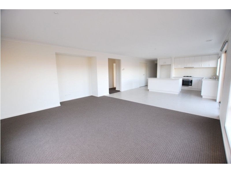 8 Elysian Place, Cranbourne West VIC 3977