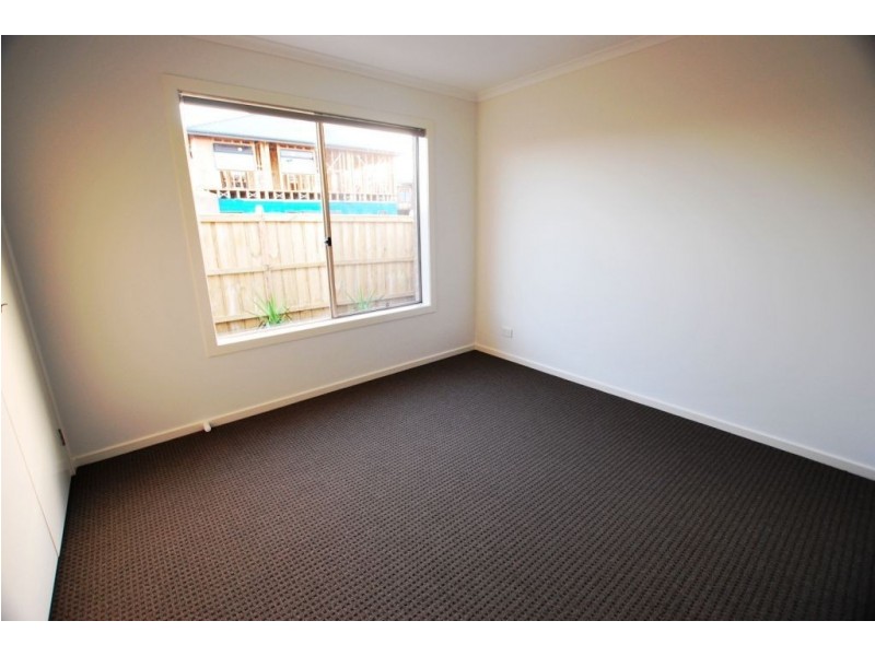 8 Elysian Place, Cranbourne West VIC 3977