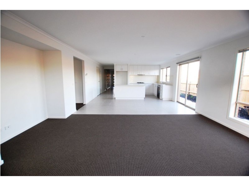 8 Elysian Place, Cranbourne West VIC 3977