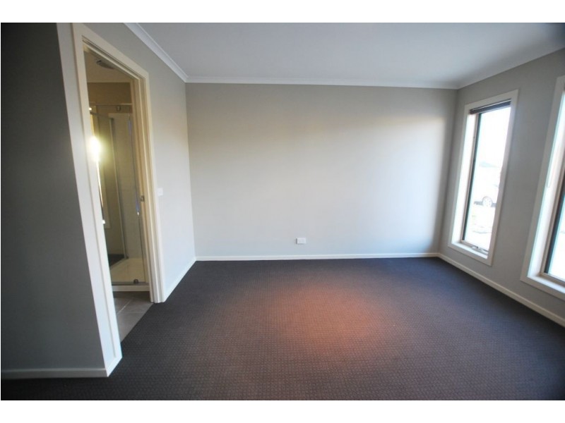 6 Elysian Place, Cranbourne West VIC 3977
