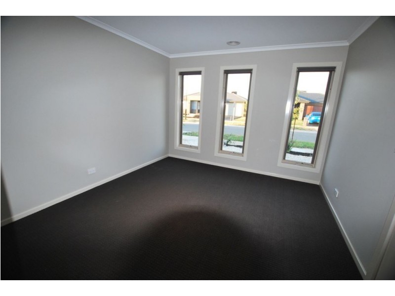 6 Elysian Place, Cranbourne West VIC 3977