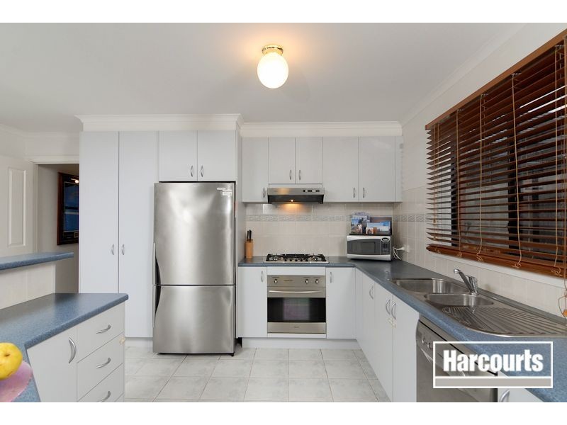 13 Bouverie Place, Skye VIC 3977