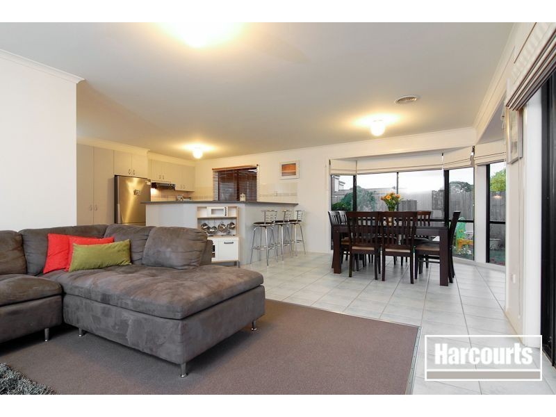 13 Bouverie Place, Skye VIC 3977