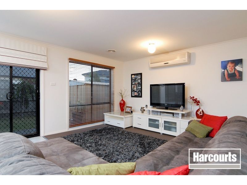 13 Bouverie Place, Skye VIC 3977