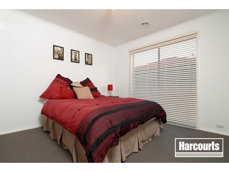 13 Bouverie Place, Skye VIC 3977