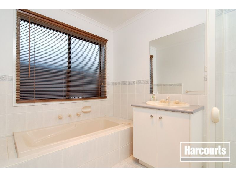 13 Bouverie Place, Skye VIC 3977