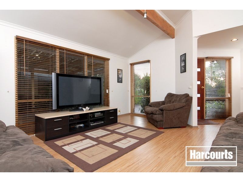 6 Rangeview Drive, Skye VIC 3977