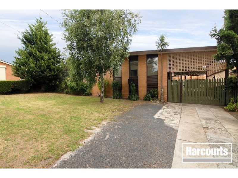 130 Tamarisk Drive, Frankston North VIC 3200