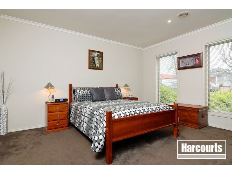 5 Edinburgh Drive, Skye VIC 3977