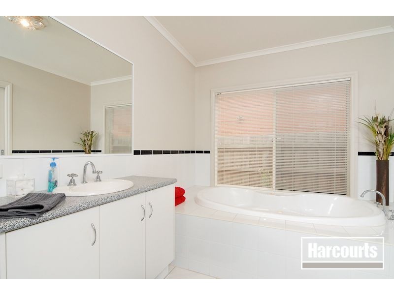 5 Edinburgh Drive, Skye VIC 3977