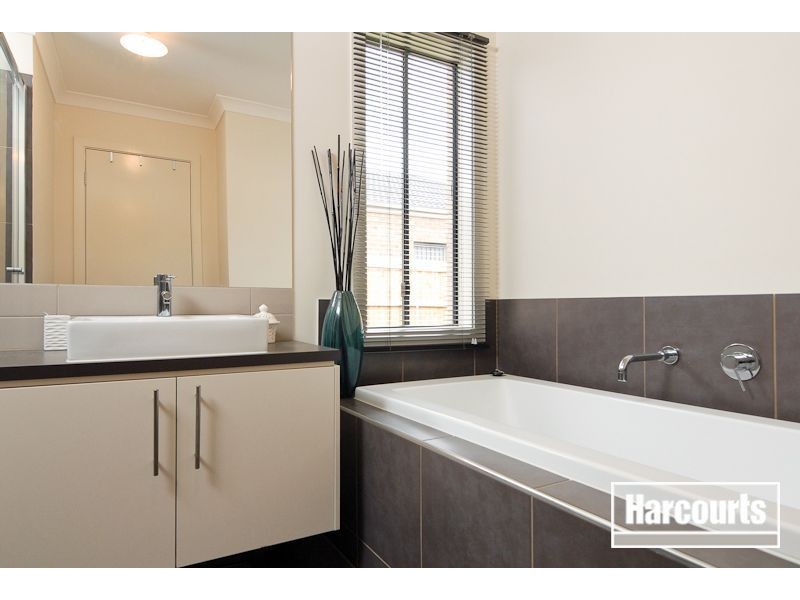 63 Malua Circuit, Sandhurst VIC 3977