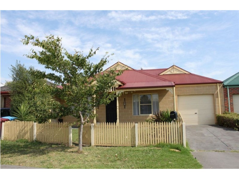 13 Fetlock Lane, Cranbourne East VIC 3977