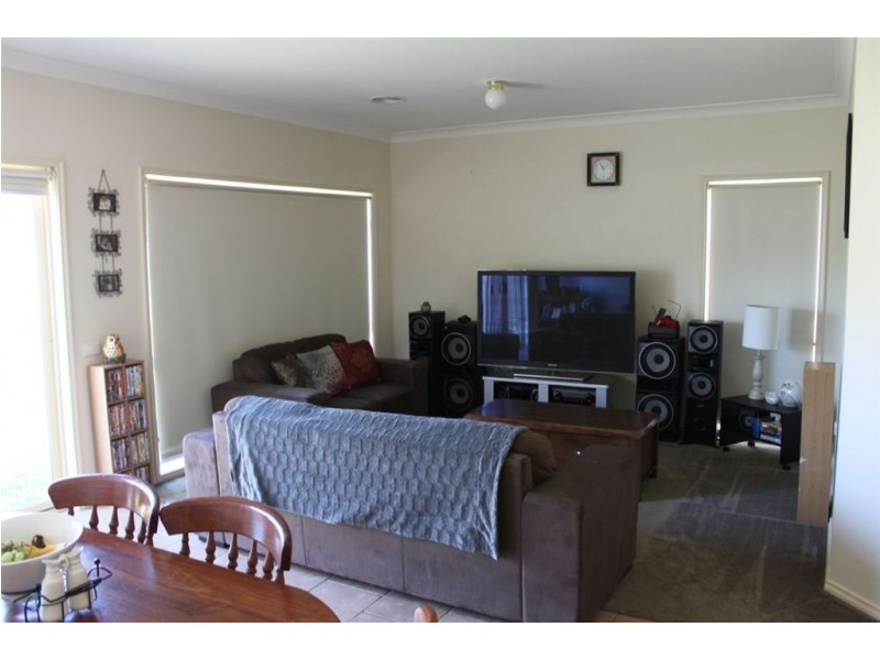 13 Fetlock Lane, Cranbourne East VIC 3977