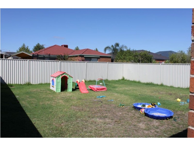 13 Fetlock Lane, Cranbourne East VIC 3977