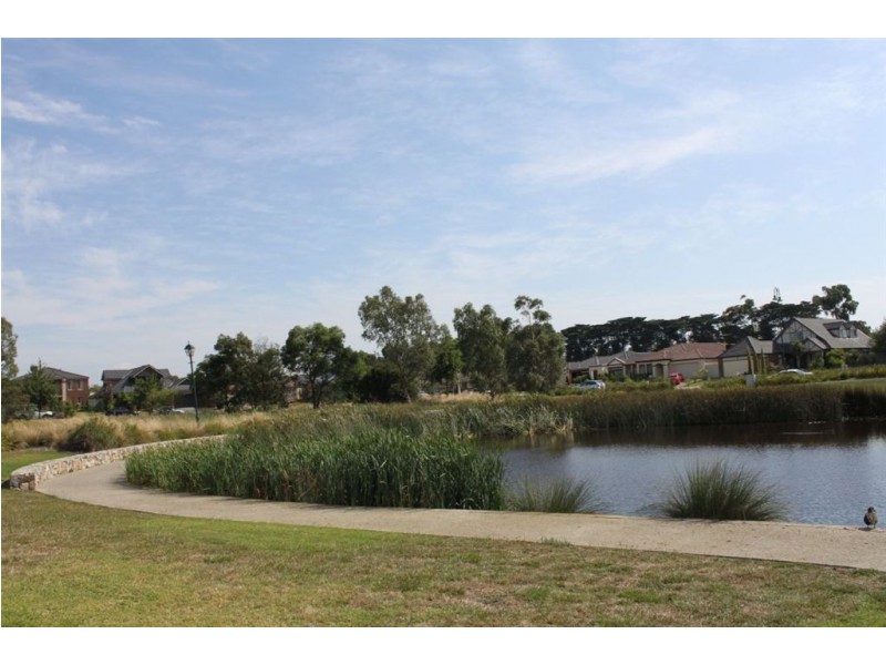 13 Fetlock Lane, Cranbourne East VIC 3977