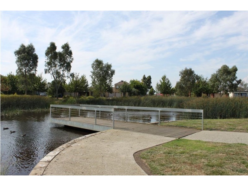 13 Fetlock Lane, Cranbourne East VIC 3977