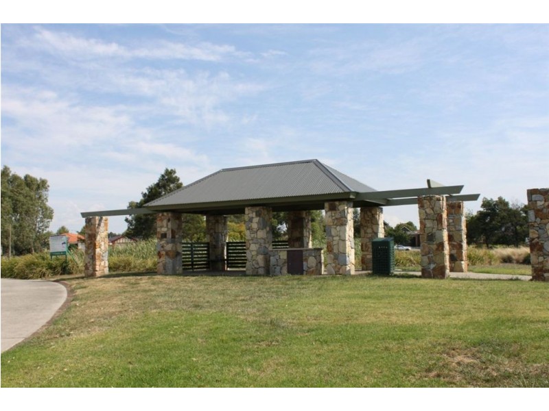 13 Fetlock Lane, Cranbourne East VIC 3977