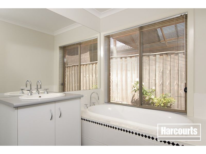 38 Clifton Grove, Carrum Downs VIC 3201