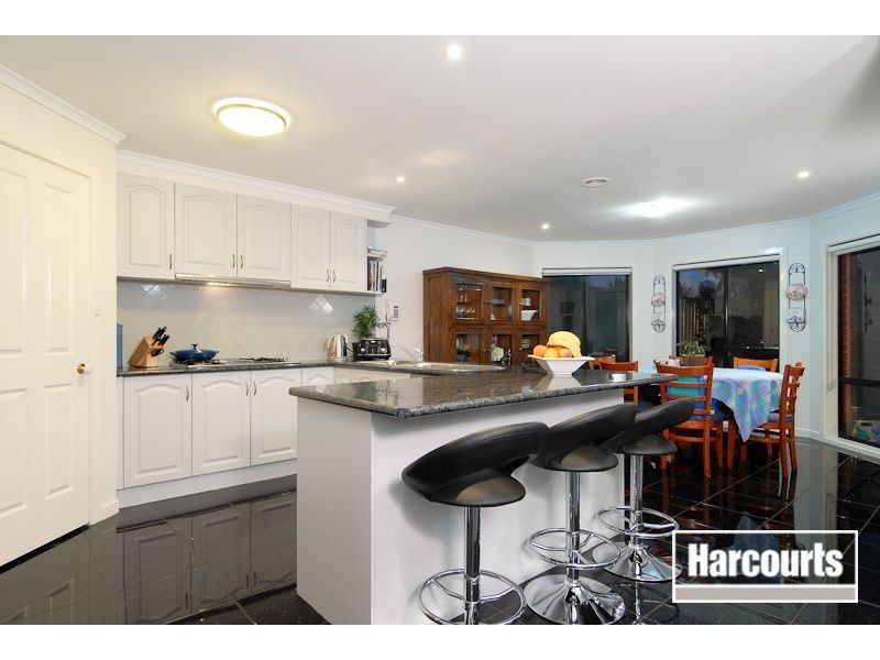 12 Venezia Way, Skye VIC 3977
