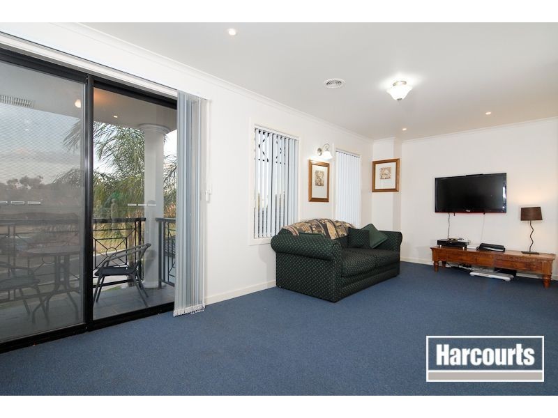 12 Venezia Way, Skye VIC 3977