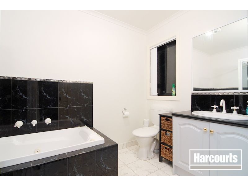 12 Venezia Way, Skye VIC 3977