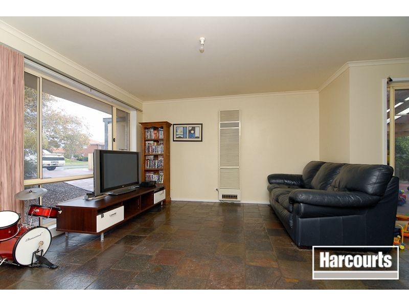 13 Earnshaw Drive, Carrum Downs VIC 3201