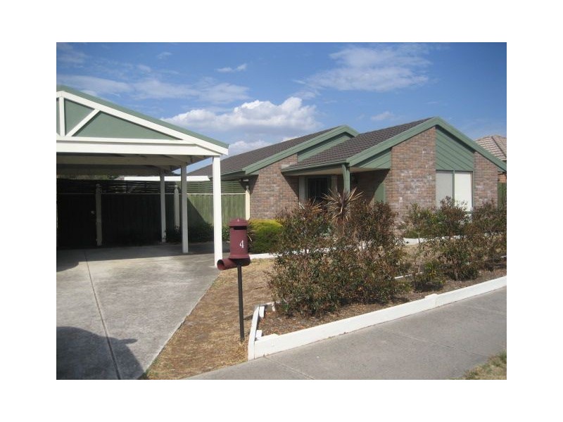 4 James McFarlane Wynd, Skye VIC 3977