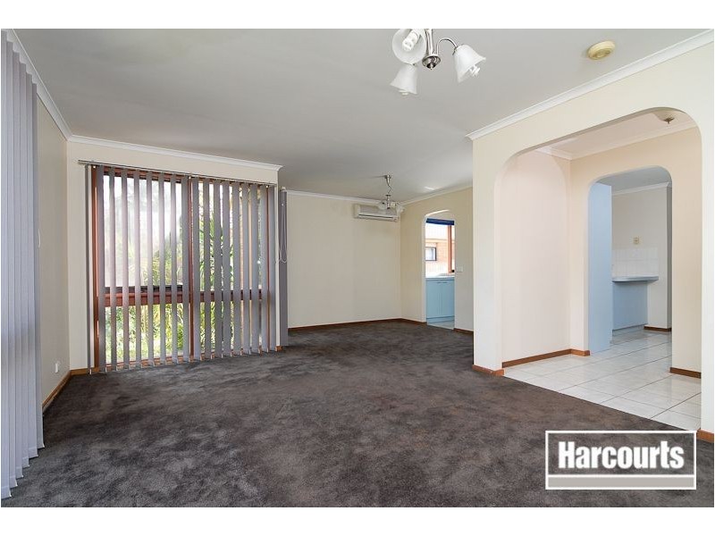 18 Josephine Ave, Cranbourne North VIC 3977