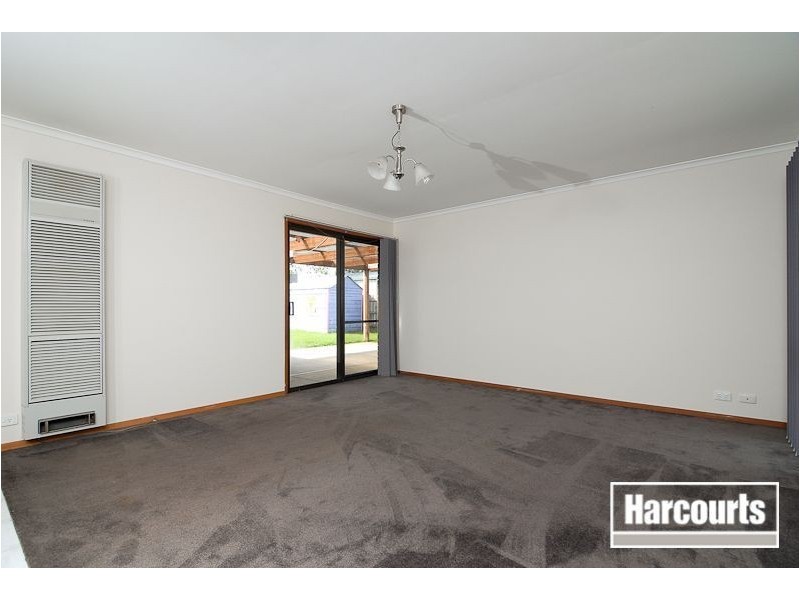 18 Josephine Ave, Cranbourne North VIC 3977
