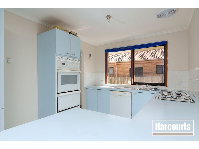 18 Josephine Ave, Cranbourne North VIC 3977
