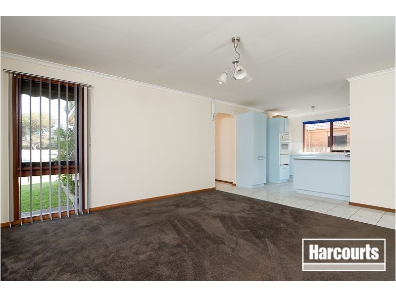 18 Josephine Ave, Cranbourne North VIC 3977